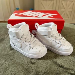 NIB White Nike Court Borough Mid 2 Baby Size 5